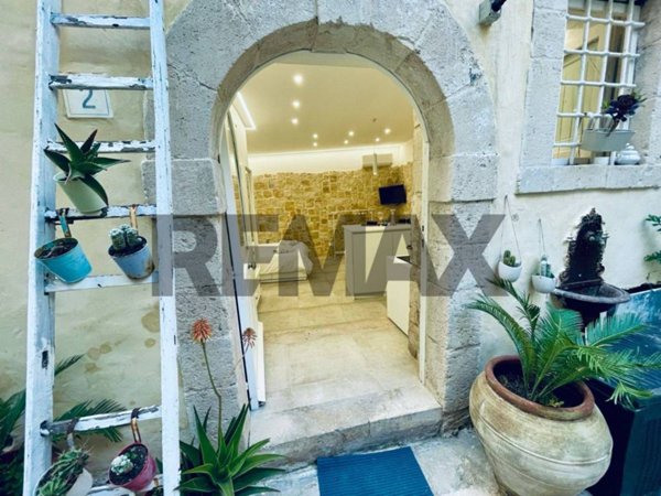 casa indipendente in vendita a Siracusa in zona Isola Ortigia