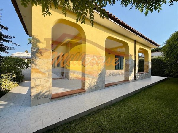 casa indipendente in vendita a Siracusa in zona Borgata