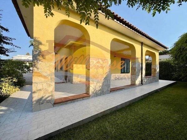 casa indipendente in vendita a Siracusa in zona Fontane Bianche
