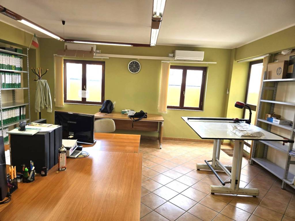 ufficio in vendita a Siracusa in zona Targia