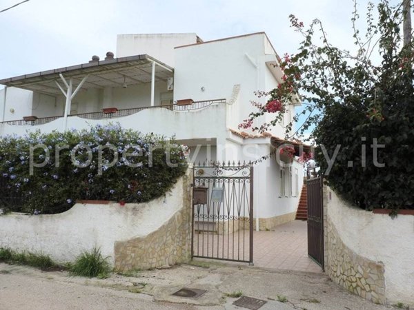 casa indipendente in vendita a Siracusa in zona Fontane Bianche