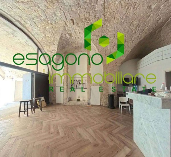 negozio in vendita a Siracusa in zona Isola Ortigia