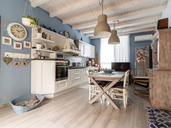casa indipendente in vendita a Siracusa in zona Grottasanta