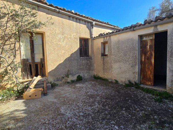 casa indipendente in vendita a Siracusa in zona Targia
