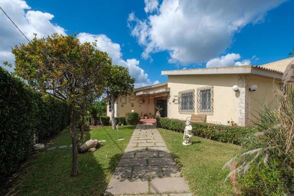 casa indipendente in vendita a Siracusa in zona Targia