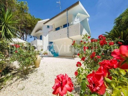 casa indipendente in vendita a Siracusa in zona Fontane Bianche