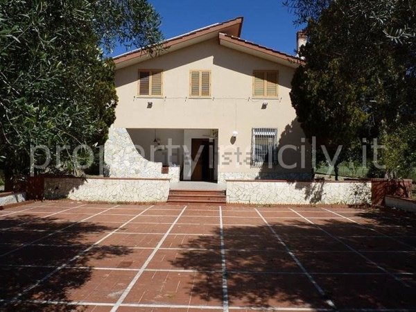 casa indipendente in vendita a Siracusa in zona Targia