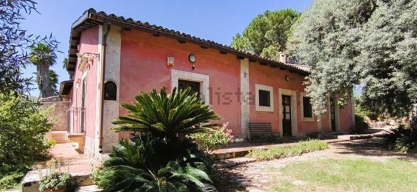 casa indipendente in vendita a Siracusa in zona Targia