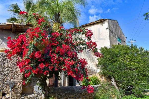 casa indipendente in vendita a Siracusa in zona Targia
