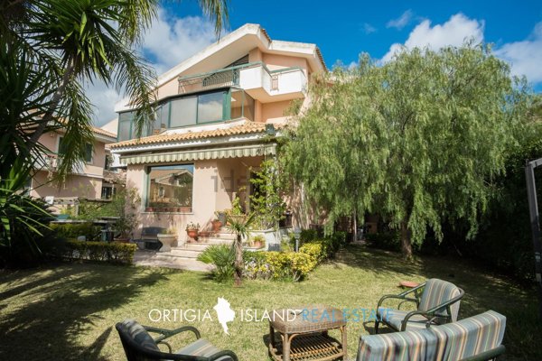 casa indipendente in vendita a Siracusa in zona Belvedere