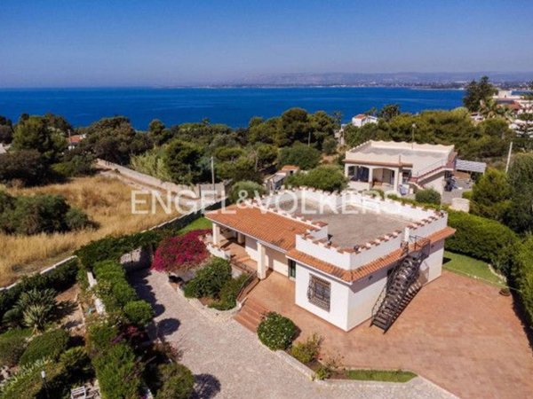 casa indipendente in vendita a Siracusa in zona Isola / Plemmirio