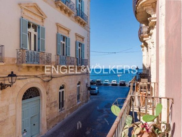 appartamento in vendita a Siracusa in zona Isola Ortigia