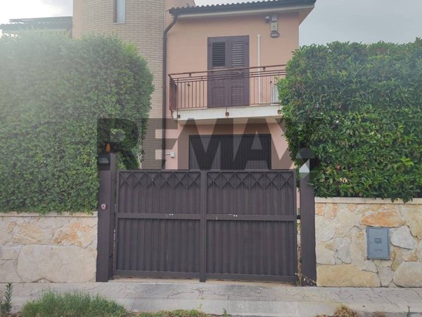 casa indipendente in vendita a Siracusa in zona Belvedere