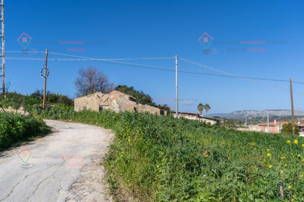 terreno edificabile in vendita a Siracusa in zona Targia