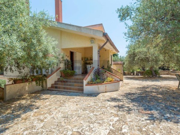 casa indipendente in vendita a Siracusa in zona Targia