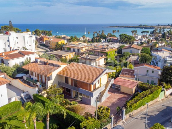 casa indipendente in vendita a Siracusa in zona Fontane Bianche