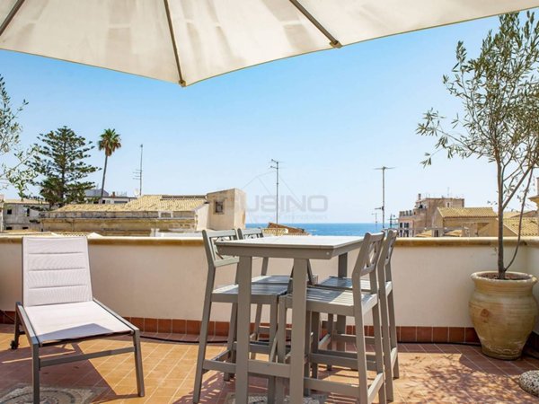 casa indipendente in vendita a Siracusa in zona Isola Ortigia