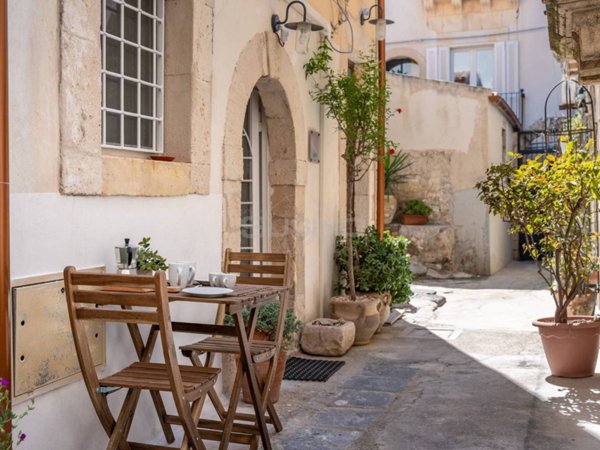 appartamento in vendita a Siracusa in zona Isola Ortigia