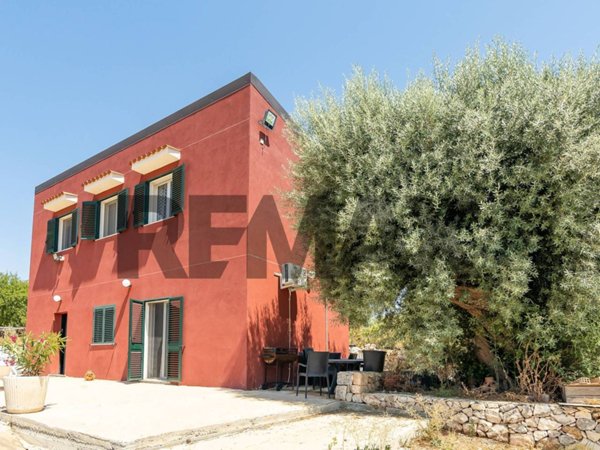 casa indipendente in vendita a Siracusa in zona Targia