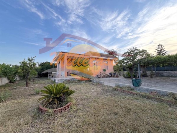 casa indipendente in vendita a Siracusa in zona Targia