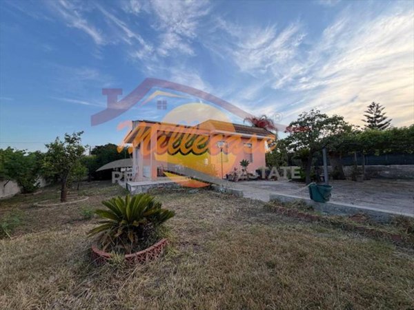 casa indipendente in vendita a Siracusa in zona Targia