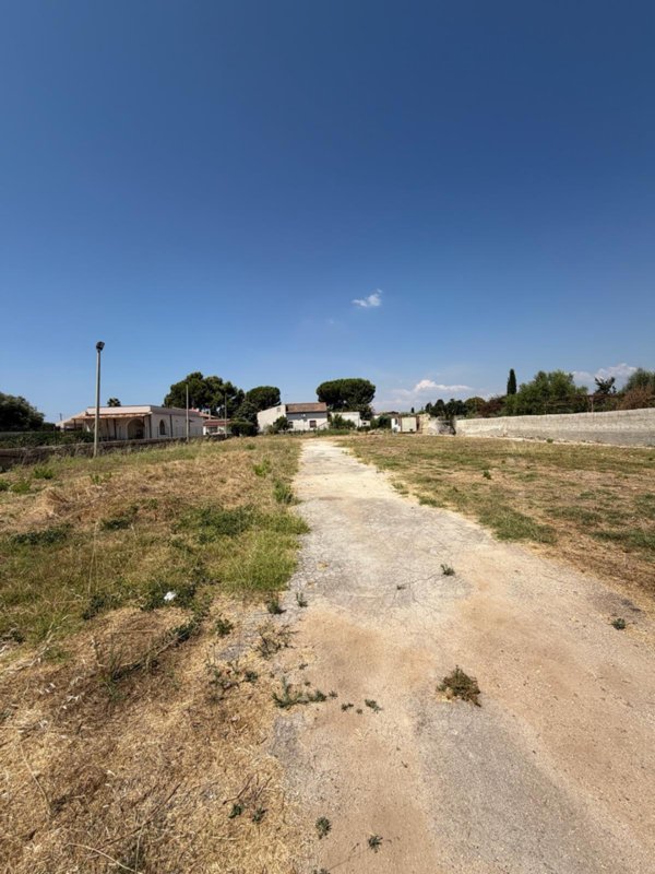 terreno edificabile in vendita a Siracusa in zona Ognina