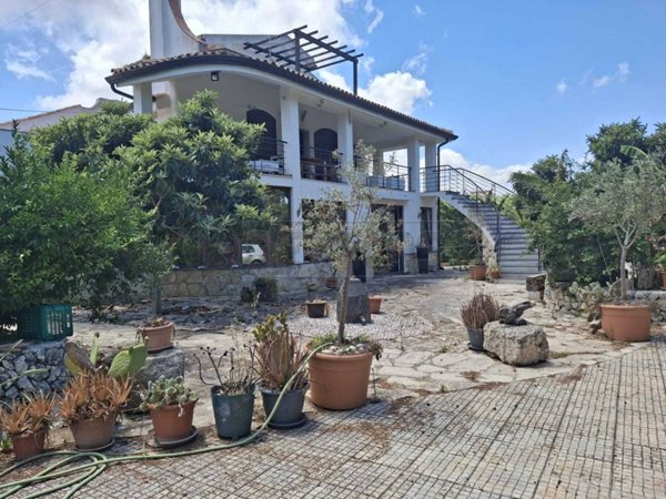 casa indipendente in vendita a Siracusa in zona Targia