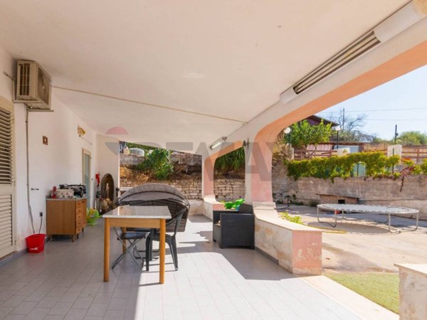 casa indipendente in vendita a Siracusa in zona Targia