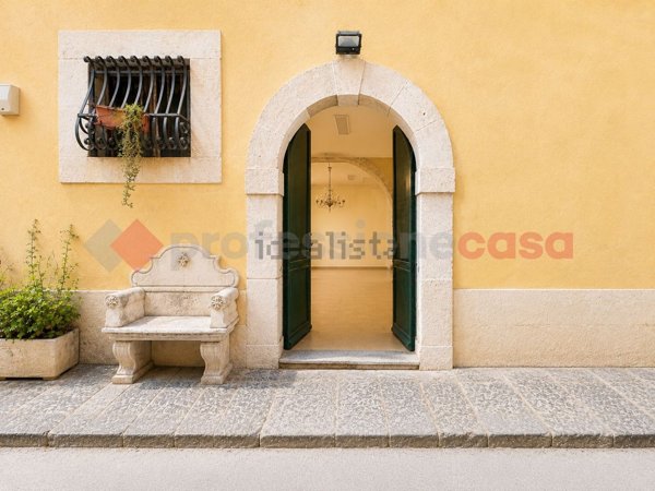 casa indipendente in vendita a Siracusa in zona Isola Ortigia