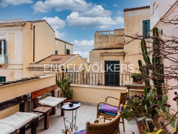 casa indipendente in vendita a Siracusa in zona Isola Ortigia