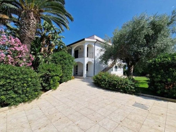 casa indipendente in vendita a Siracusa in zona Isola / Plemmirio