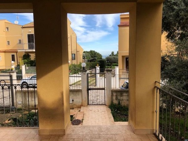 casa indipendente in vendita a Siracusa in zona Belvedere