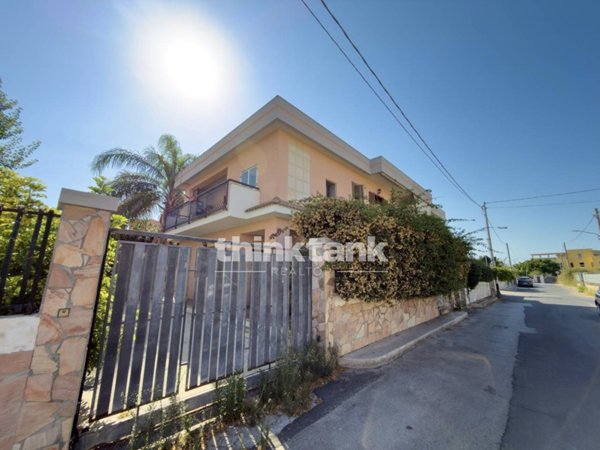 casa indipendente in vendita a Siracusa in zona Scala Greca