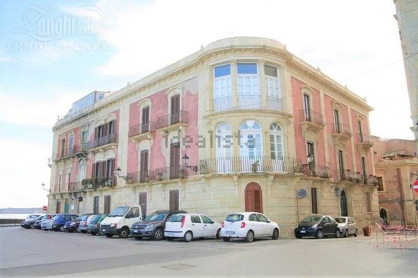 appartamento in vendita a Siracusa in zona Isola Ortigia