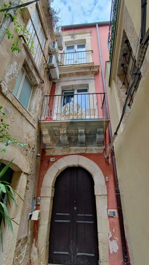intera palazzina in vendita a Siracusa in zona Isola Ortigia