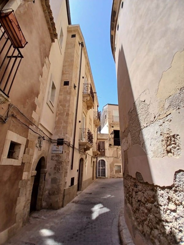 casa indipendente in vendita a Siracusa in zona Isola Ortigia