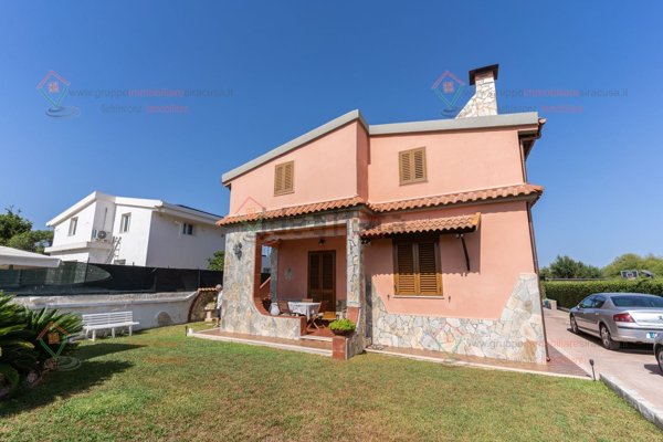casa indipendente in vendita a Siracusa in zona Isola / Plemmirio