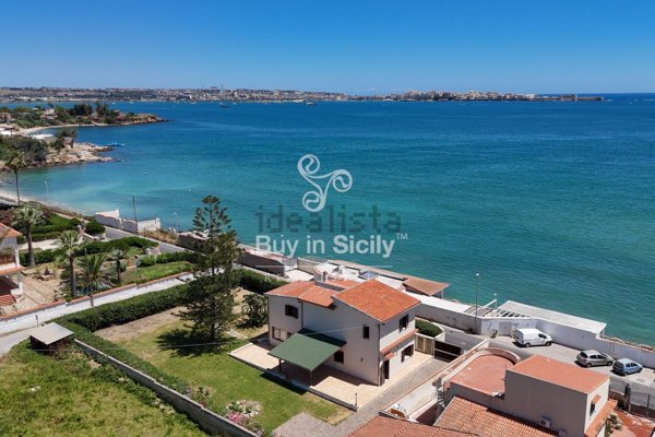 casa indipendente in vendita a Siracusa in zona Isola Ortigia