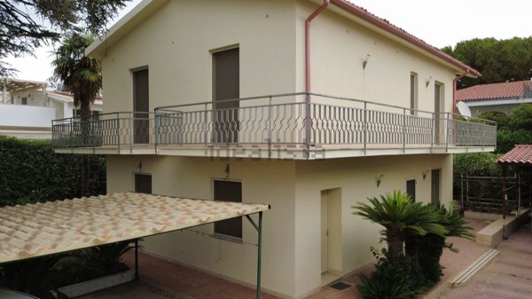 casa indipendente in vendita a Siracusa in zona Fontane Bianche