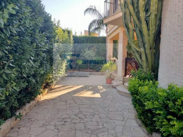 casa indipendente in vendita a Siracusa in zona Borgata