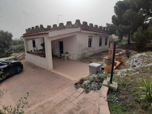 casa indipendente in vendita a Siracusa in zona Targia