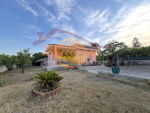 casa indipendente in vendita a Siracusa in zona Targia