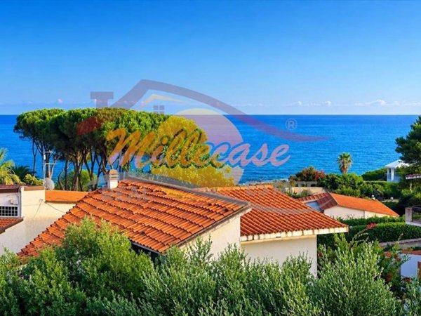 casa indipendente in vendita a Siracusa in zona Fontane Bianche