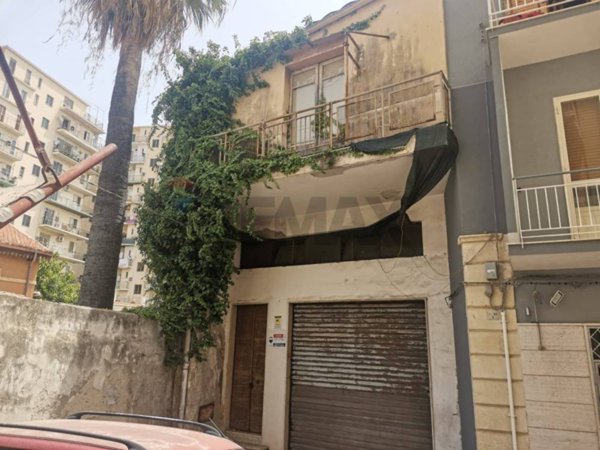 locale commerciale in vendita a Siracusa in zona Centro Città