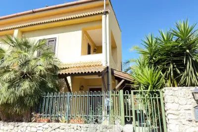 casa indipendente in vendita a Siracusa in zona Scala Greca