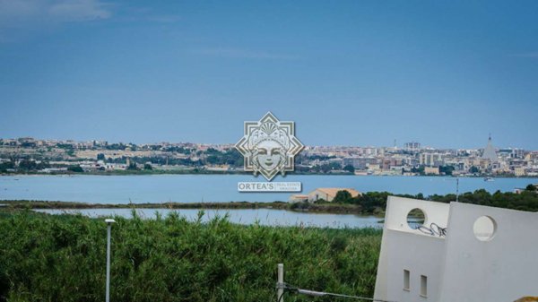 casa indipendente in vendita a Siracusa in zona Targia