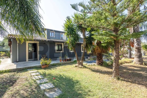 casa indipendente in vendita a Siracusa in zona Targia