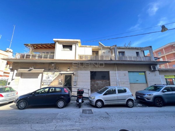 locale commerciale in vendita a Siracusa in zona Grottasanta