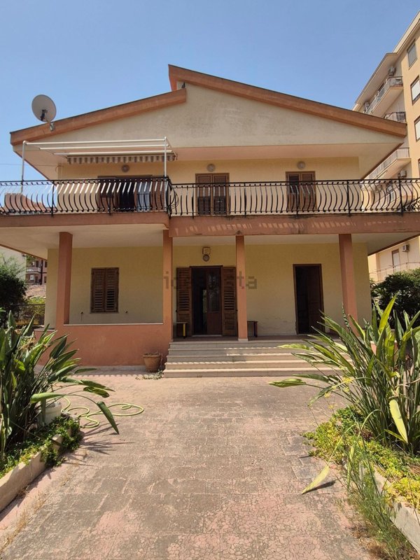 casa indipendente in vendita a Siracusa in zona Grottasanta