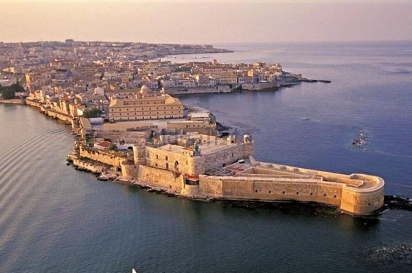 albergo in vendita a Siracusa in zona Isola Ortigia
